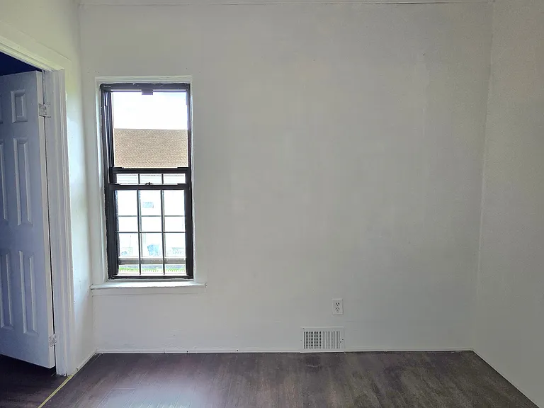 768 Glenwood Ave — Photo 11