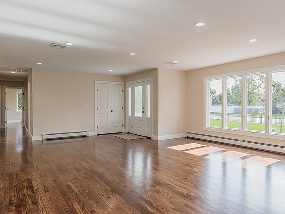 5th image of 38 Carolee Ct
