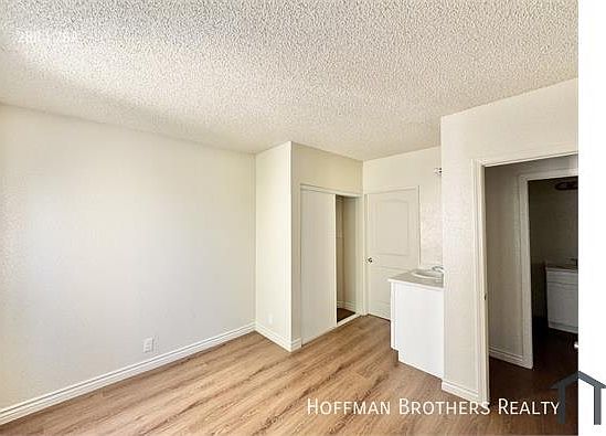 3rd image of 15556 Nordhoff St #201