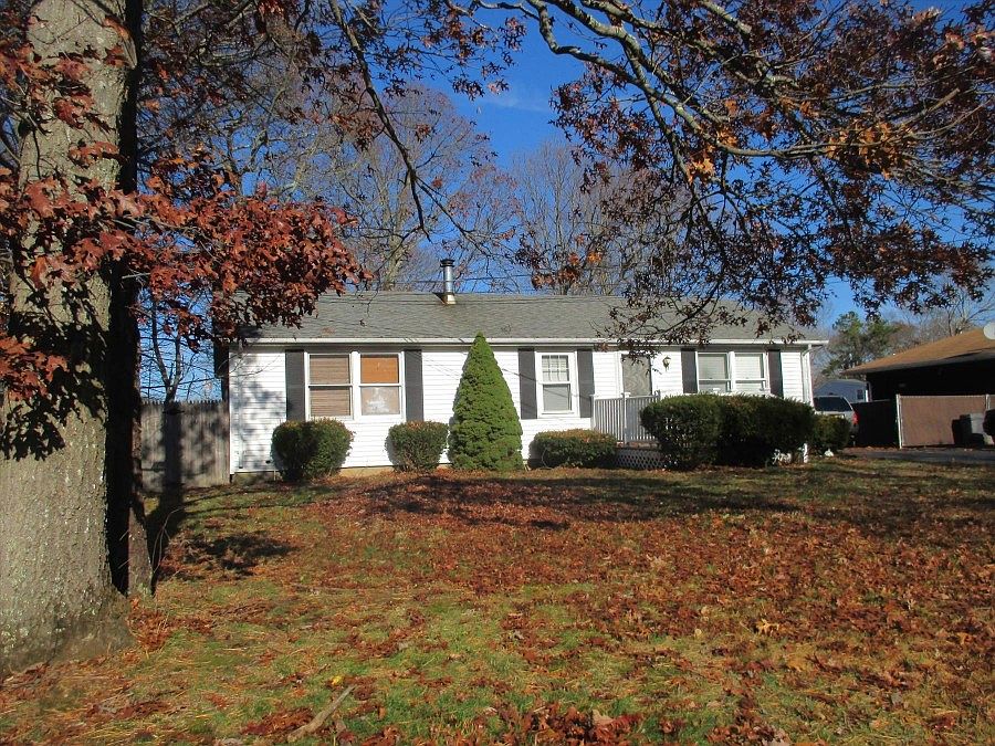 2nd image of 41 Malba Dr
