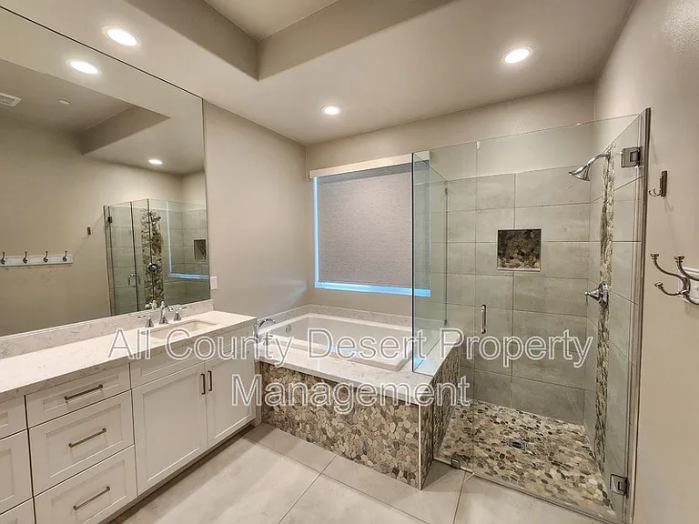 78987 Yorkville Ln — Photo 8