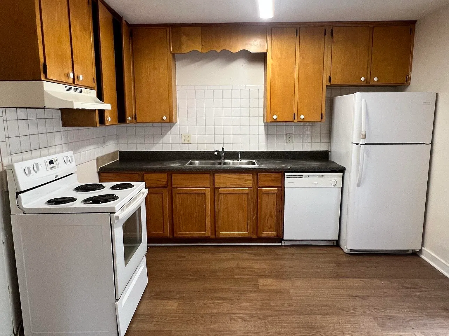 3 bed, 1.5 bath, 1288 sqft, $1,295 — Photo 4