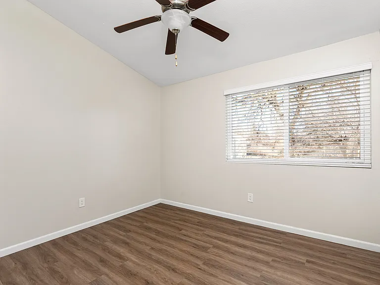 Menlo Pointe — Photo 28