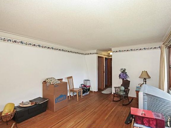 5th image of 5041 Washington St NE