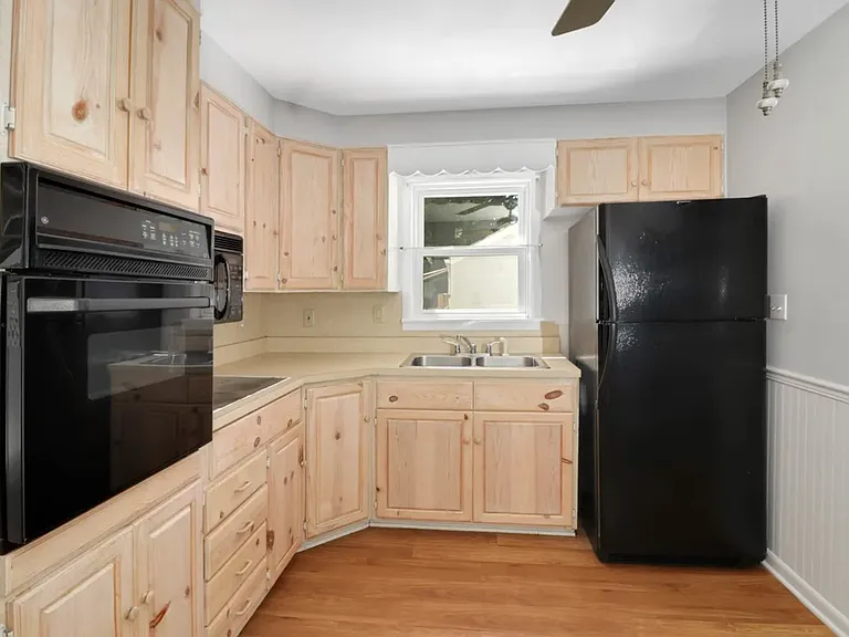725 Dale St — Photo 8