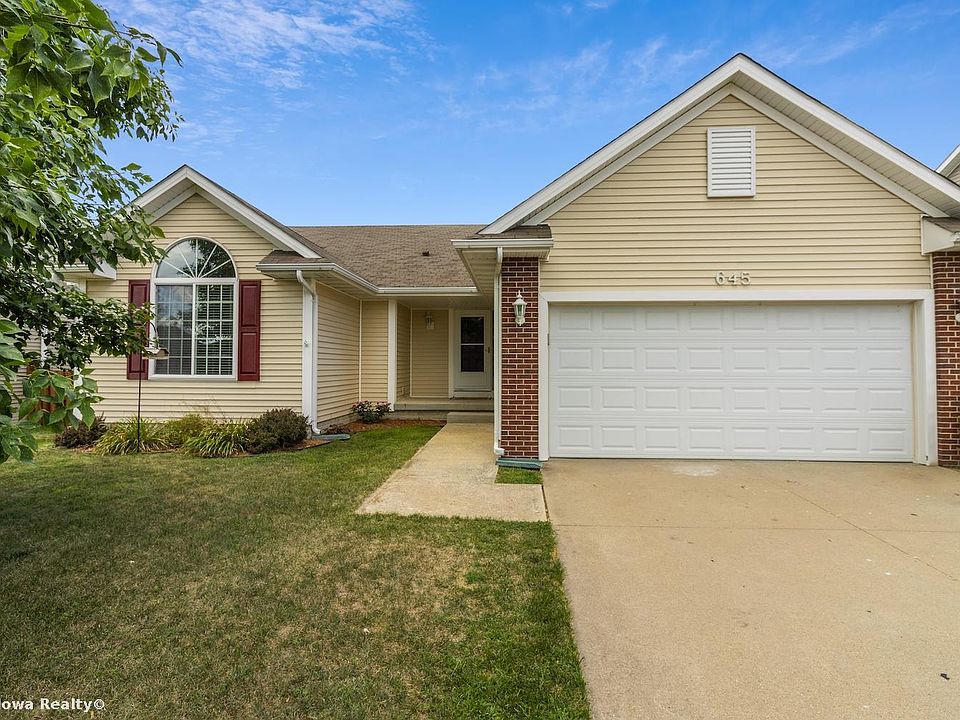 1st image of 645 SE Wood Creek Dr