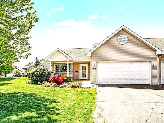 3rd image of 1117-1 Fountain View Cir