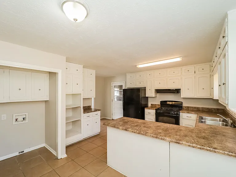 970 Kathryn Ct — Photo 6