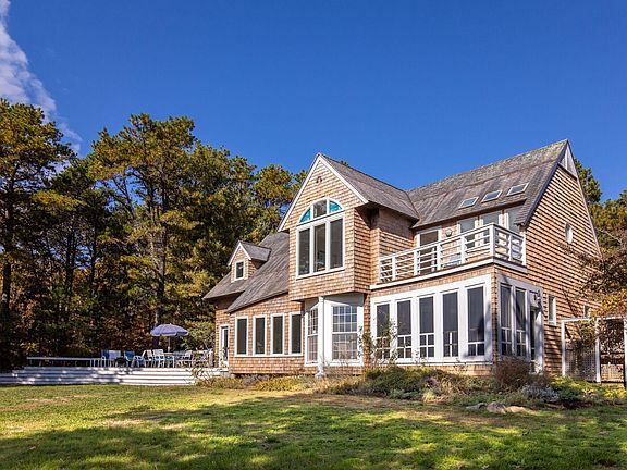 2nd image of 21 Ice Pond Ln