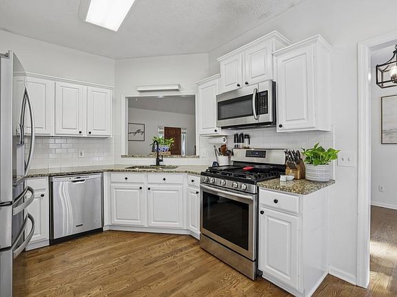 3rd image of 2055 Ivy Ln