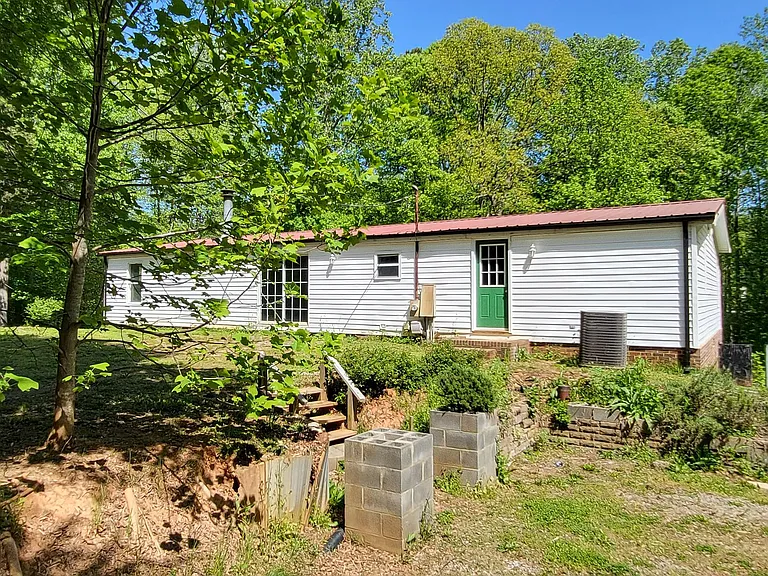 243 Chase Dr — Photo 3