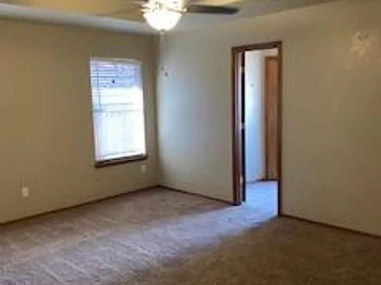 2021 Cedar Meadow Ln — Photo 2