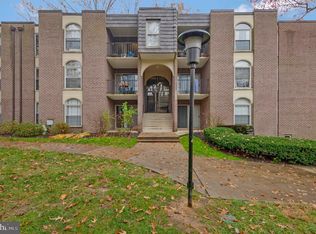 3308 Woodburn Village Dr APT 33, Annandale, VA 22003