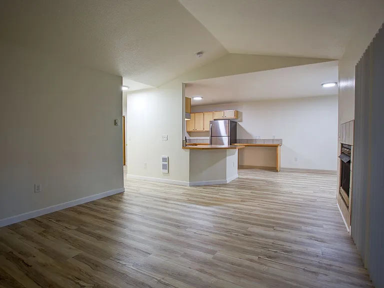 Tamarack Apartments — Photo 12