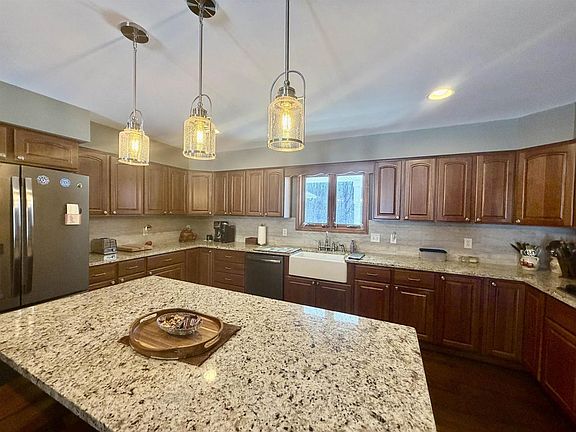 4th image of E11220 Birnam Woods Road