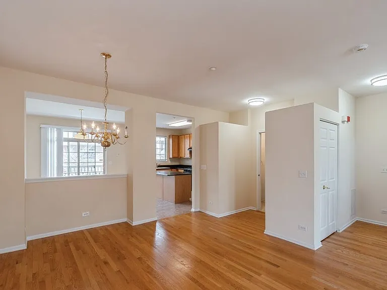 593 Prestwick Ln — Photo 37