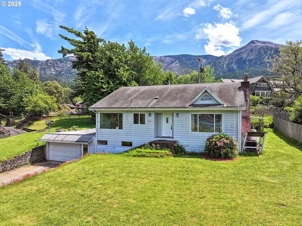 236 NE Riverview Dr, Cascade Locks, OR 97014