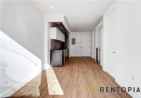 3rd image of 2175 Bergen St #1E