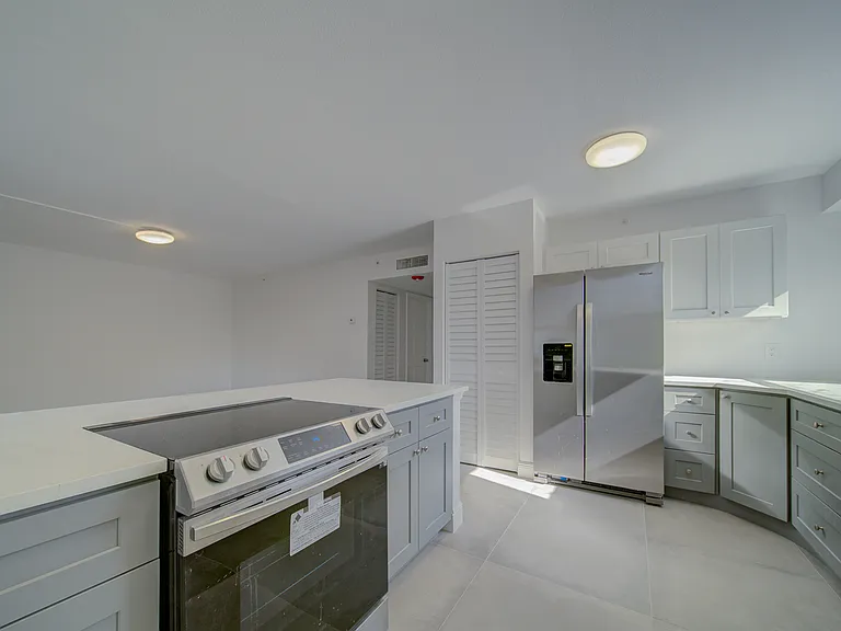 1611 NE 3rd Ave #2 — Photo 7