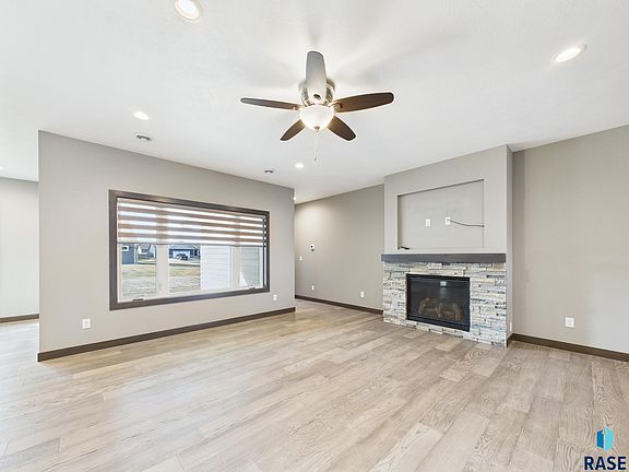 3rd image of 301 Granite Ave