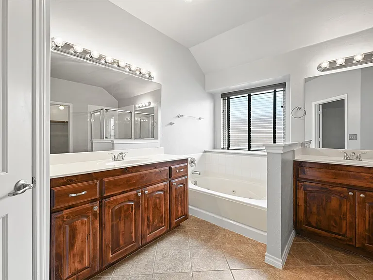 8725 Pikes Peak Rd — Photo 52