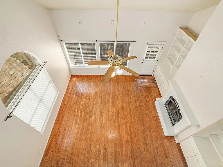 9401 Caracas Dr — Photo 6