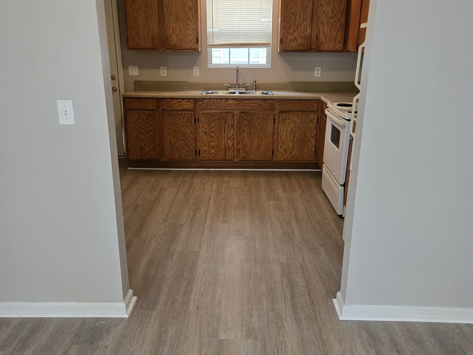 812 Royal St - B — Photo 3