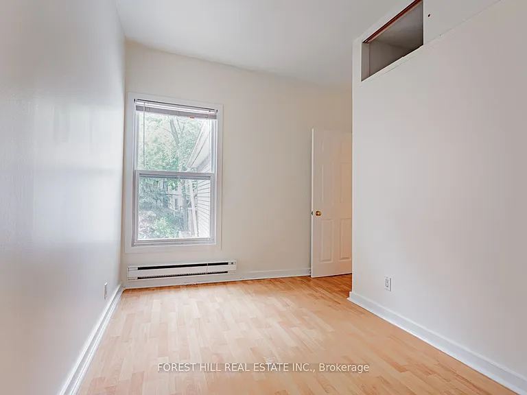 70 Macpherson Ave #UPPER — Photo 15