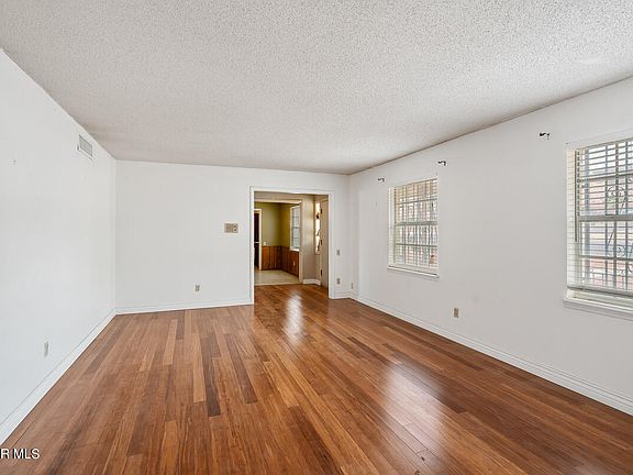 3rd image of 1516 Murchison Dr
