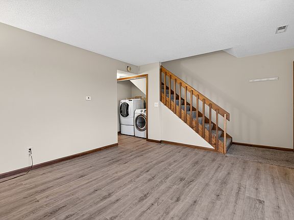 3rd image of 506 Seagraves Ave