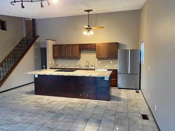3rd image of 6030 Honeygate Dr