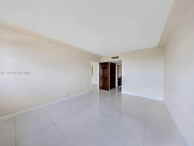 2450 NE 135th St #1006 — Photo 18