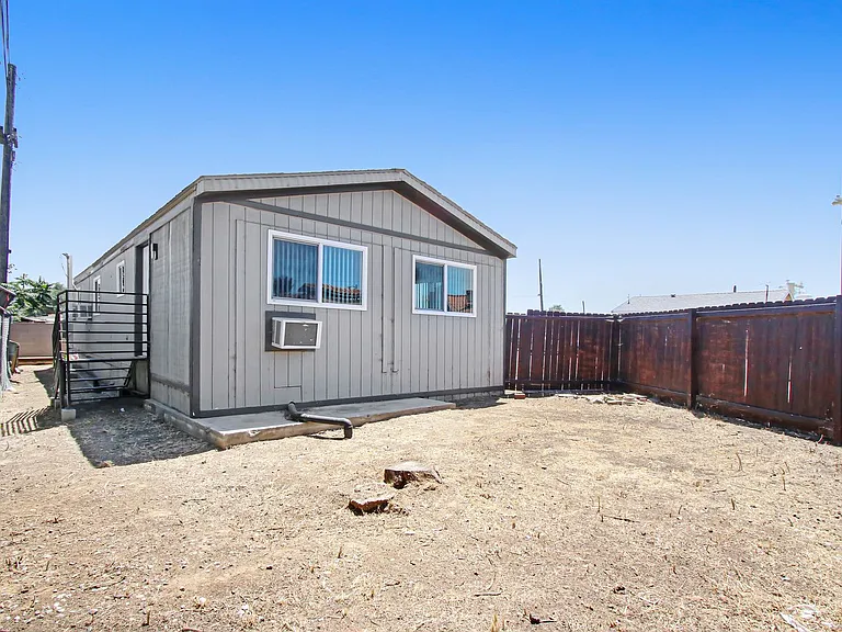 10918 Jurupa Rd #10914 — Photo 15