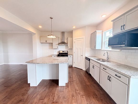 3rd image of 8052 Brockman Ln