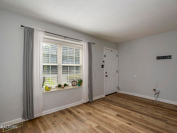 5th image of 2138 Belle Terra Rd