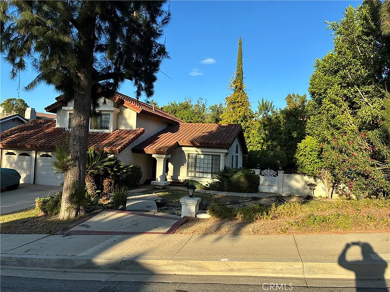 674 Radbury Pl — Photo 2