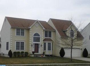 2 Brookstone Dr, Sicklerville, NJ 08081