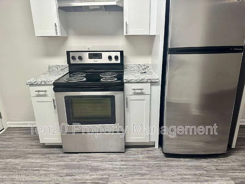 2 bed, 1.0 bath, $800 — Photo 4