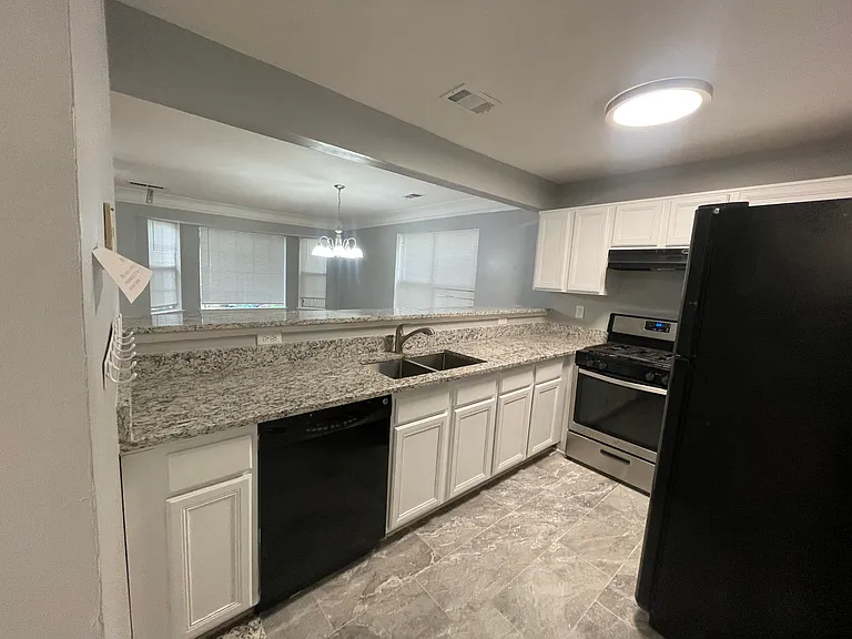 3614 Regency Park Dr — Photo 4