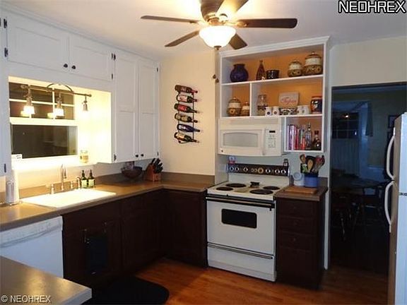 4th image of 2866 Crescent Dr NE