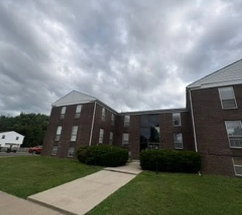 919 W Crestwood Dr