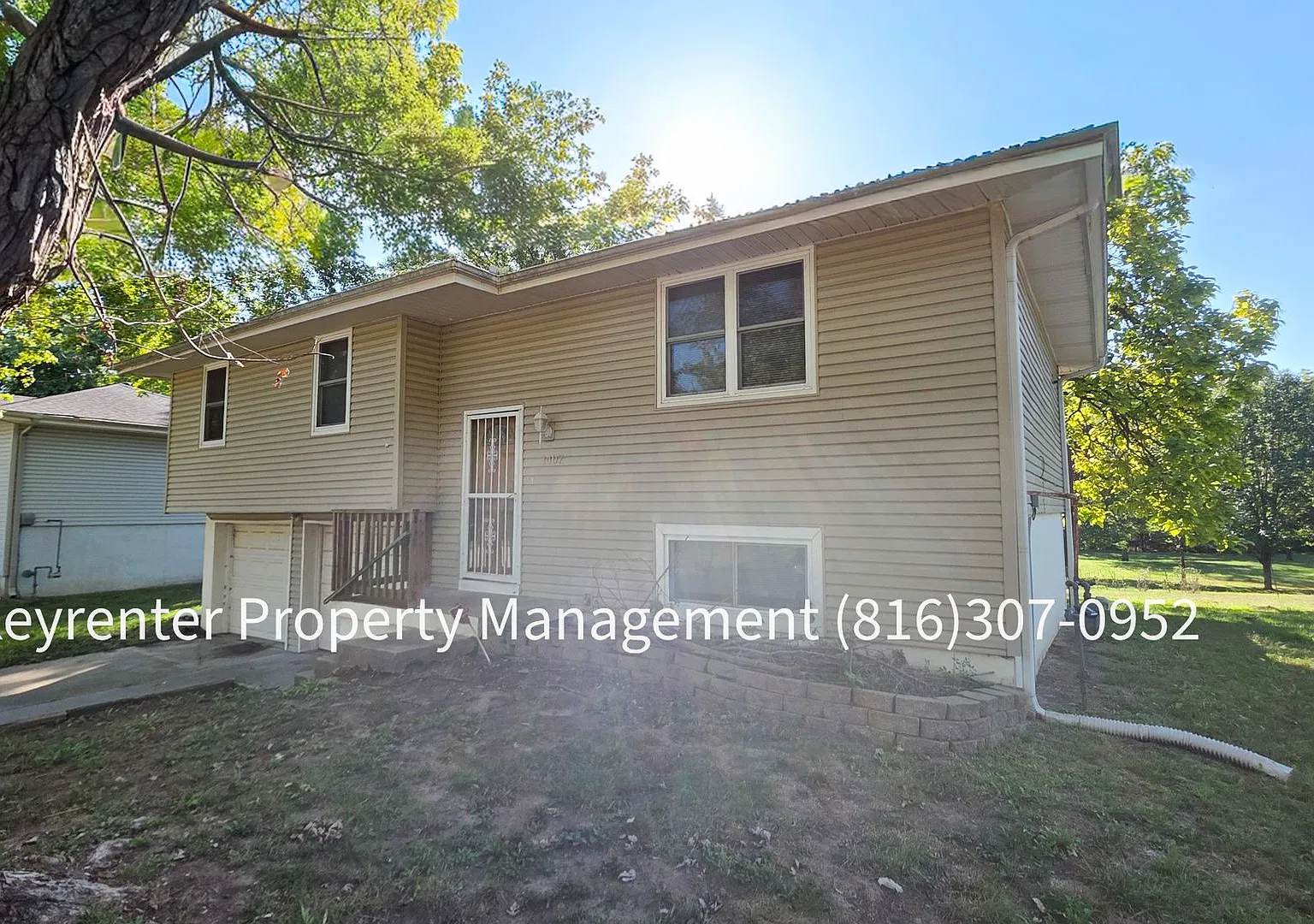 Welcome to 1407 SE 19th Street in Oak Grove, Missouri! — Photo 3