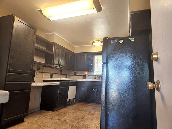 5th image of 32046 Avenue E