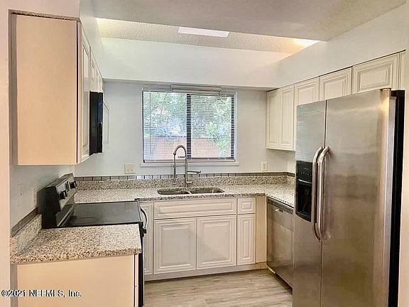3rd image of 11566 Dunes Way Dr N