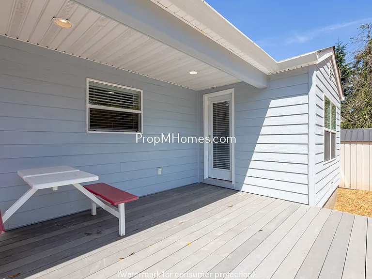 12566 SE 27th Ave — Photo 19