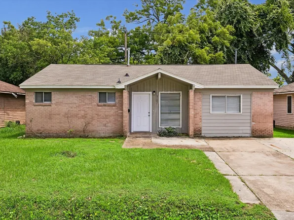 3121 Proswimmer St, Houston, TX 77088