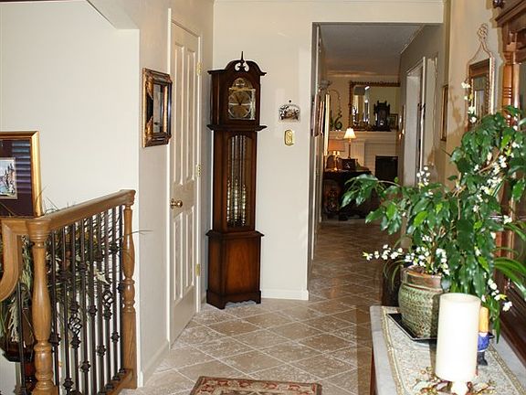 4th image of 708 Cottonwood Ave