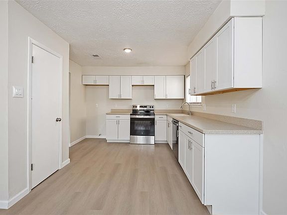 4th image of 2047 Derby Drive