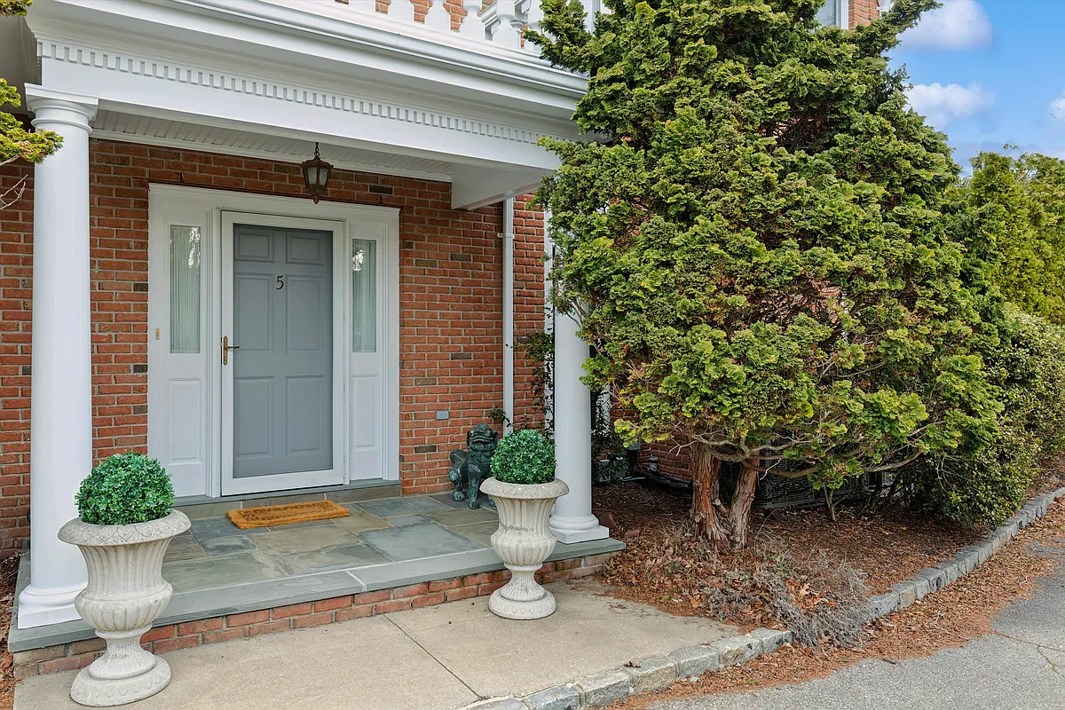 Building Photo - 97 Coopers Farm Rd #5