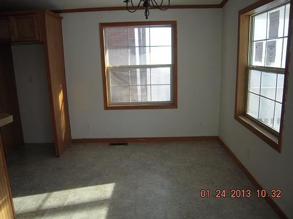 3rd image of 814 Mason St